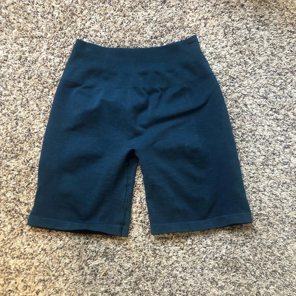 Alphalete Amplify Biker shorts - Picture 3 of 6